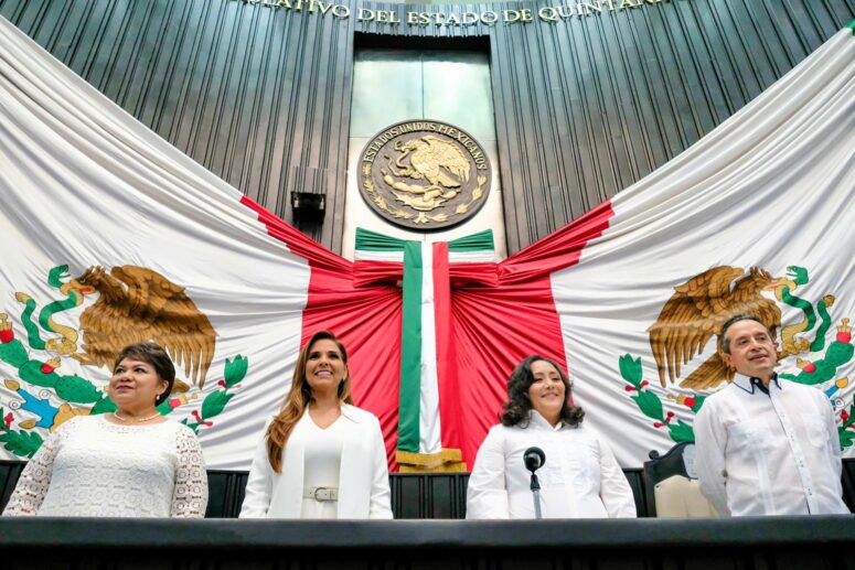 Mara Lezama recibe el Bando Solemne como Gobernadora Electa, el cual le fue entregado por la XVI Legislatura del Estado.